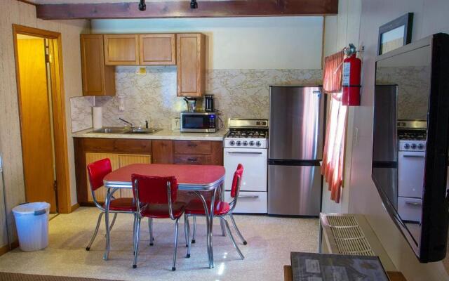 The High Country Motel and Cabins