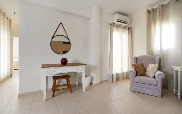 Finikas Hotel