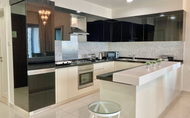 SuperHost - High-rise Chic Apt With Incredible Skyline Views