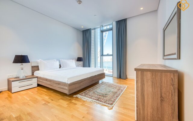 Beautiful Large 3 B/R Apt in BlueWaters Island