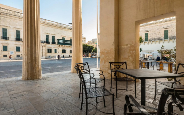 Valletta Main Street Apartment DELUXE