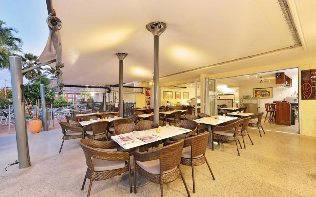 Cairns Queenslander Hotel & Apartments
