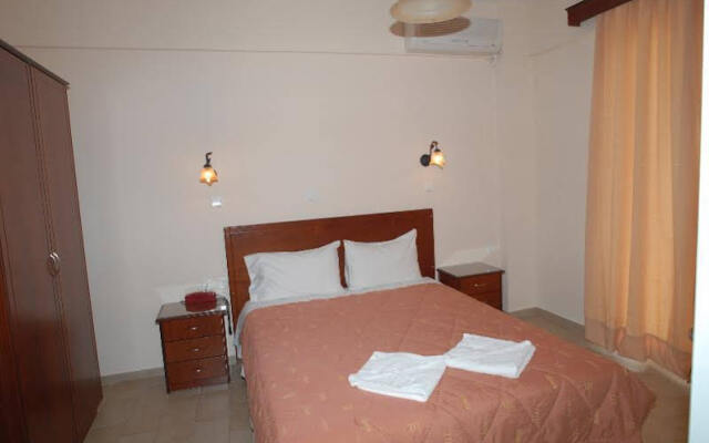 Eriphilly Studios & Apartments