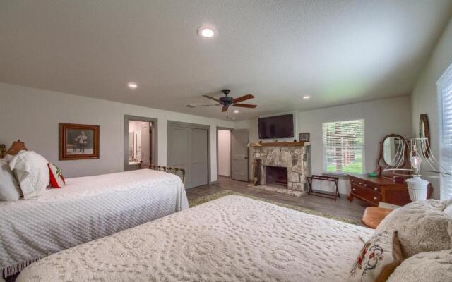 Down River Haus Ld 727 Home