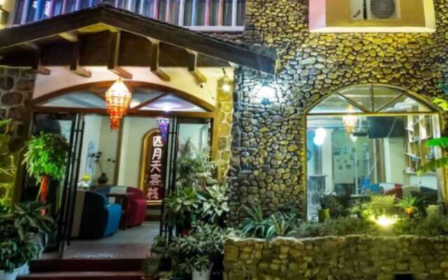 Zhangjiajie April Day Hostel