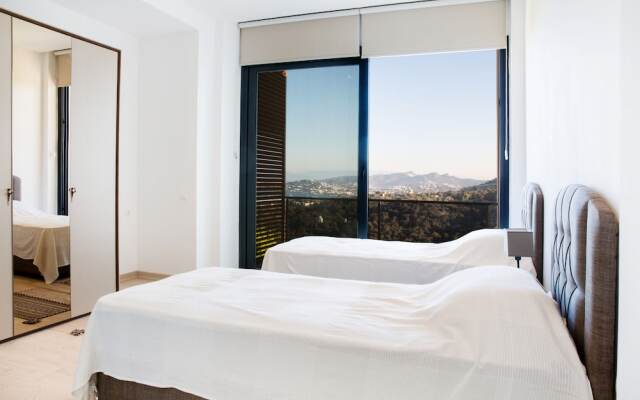 Important Group Villa Prestige