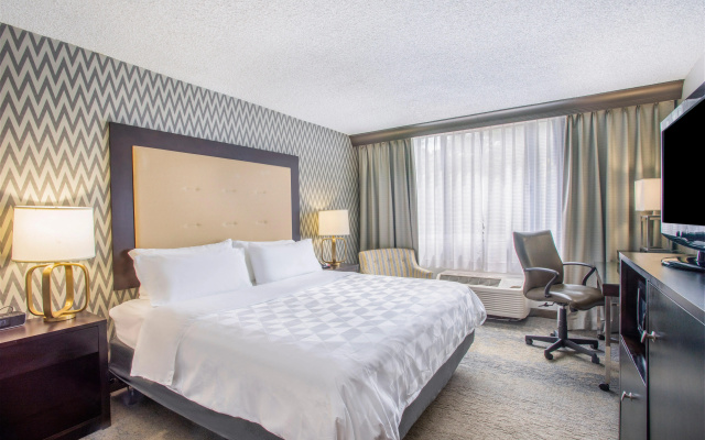 Holiday Inn & Suites Parsippany Fairfield by IHG