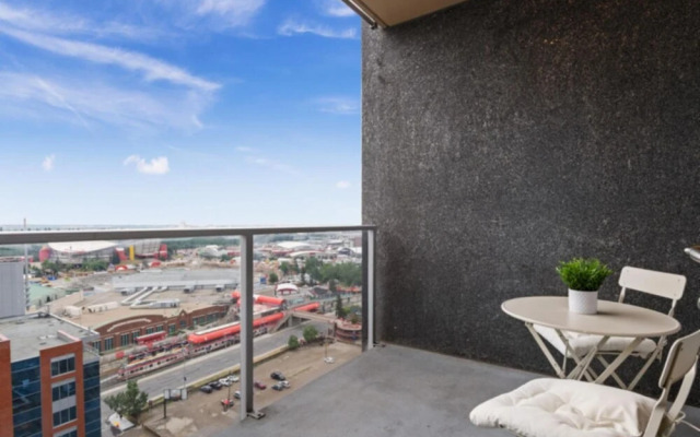 2BR 2BA Stampede and Calgary Tower View Free Park