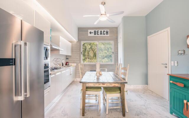 Playa Bonita Lavish Apartment at Lake View 42B