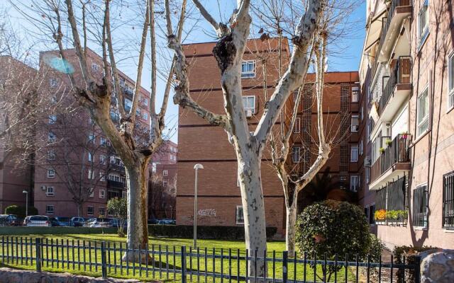 Modern 3Bed Apt Next To Madrid Airport, Near Metro