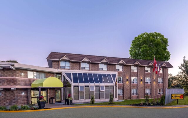 Super 8 Toronto East ON