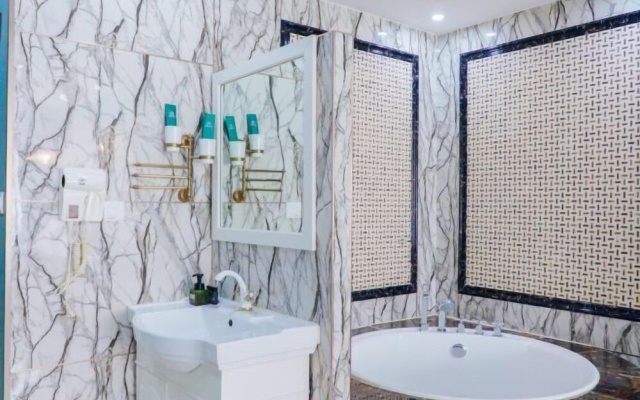 Hongji Business Hotel – Bathroom – Jiamusi