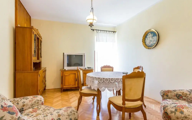 Quaint Apartment With Garden in Medulin