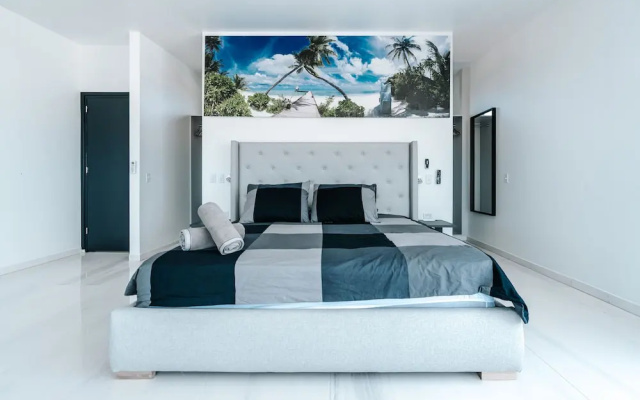 Gray Door Apartments - Adults Only