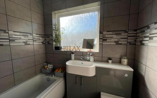 Impeccable 2-bed Apartment in Eastleigh