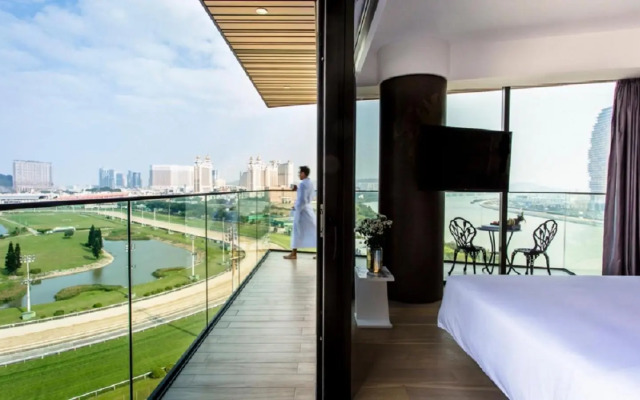 YOHO Hollywood Roosevelt Hotel