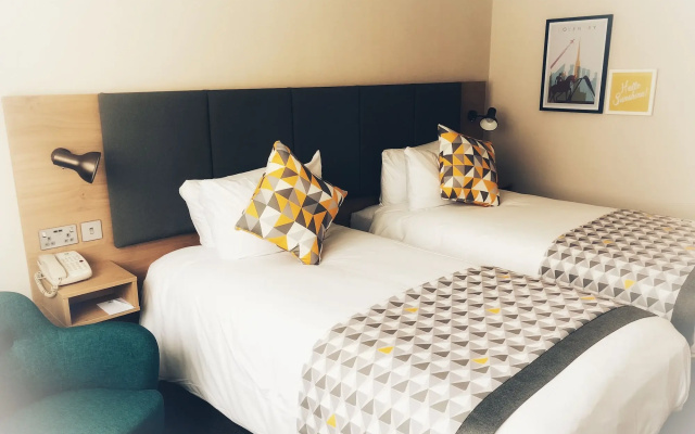 Holiday Inn Reading South M4 Jct11 by IHG