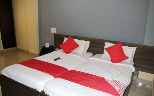 OYO 23423 Hotel Malabar Palace