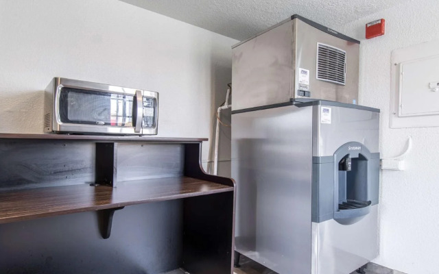 Motel 6 Buena Park, CA - Knotts Berry Farm - Disneyland