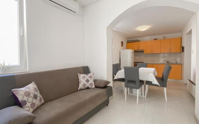 Apartment Dado