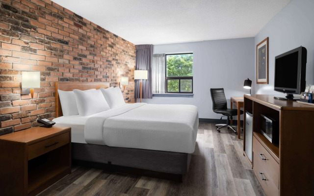 Travelodge by Wyndham Barrie