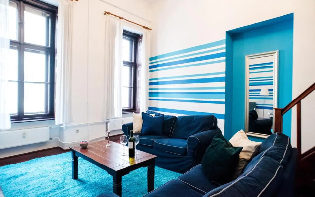 Indigo Apartment With Free Parking