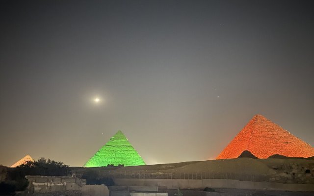 Pyramids lounge