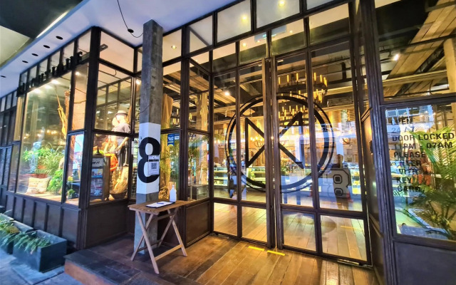 M Boutique Station 18
