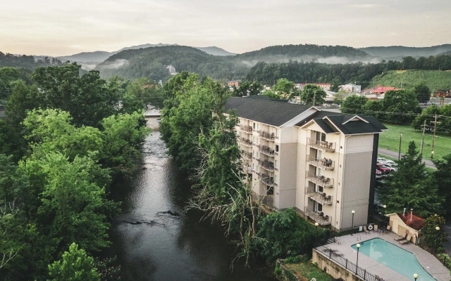 Twin Mountain Inn & Suites