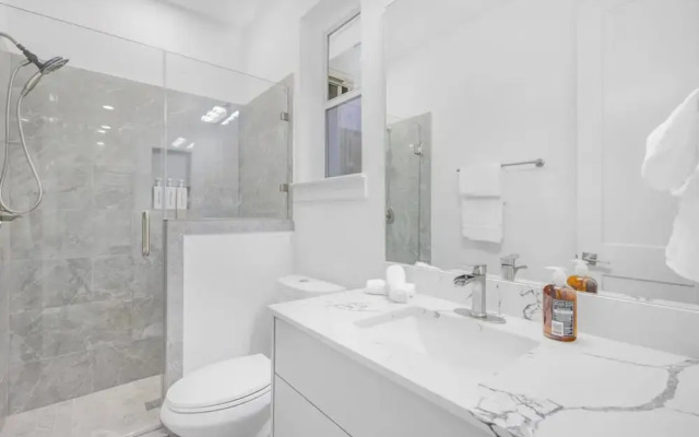 Luxurious 3 Bed3 Bath Near Downtown Houston
