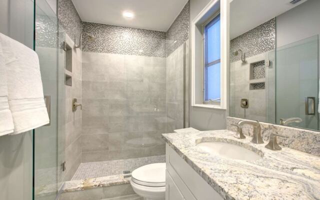 Moonmist Gorgeously Renovated Courtyard