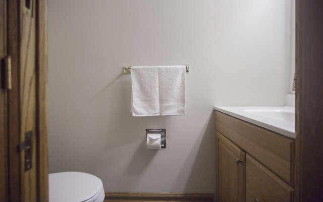 Spacious 1BR - King Bed and Terrace