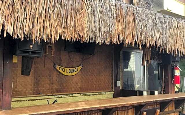 Banana Bungalow West Hollywood Hotel & Hostel