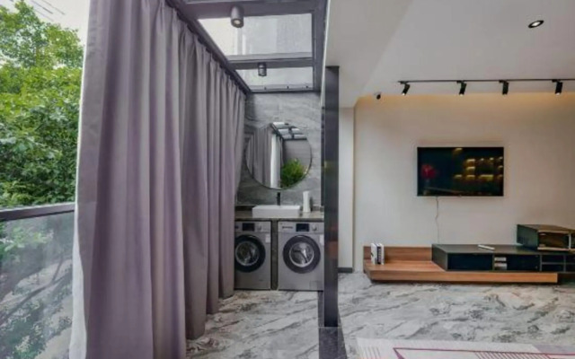 Laimei Hotel (Guilin Liangjiang Sihu Dongxi Alley)