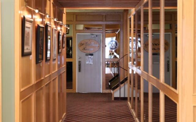 Tamarack Motor Inn