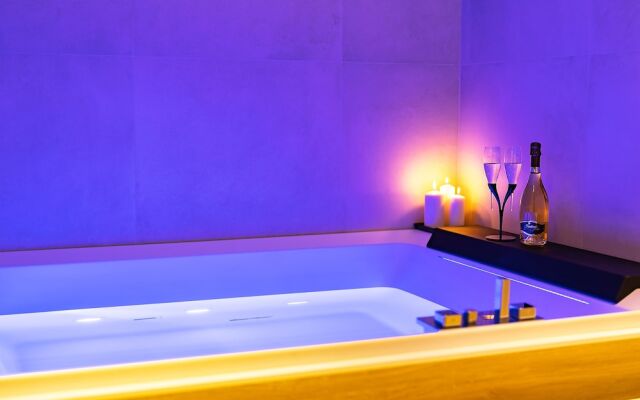 Elite Accommodations & Hydromassage Pool