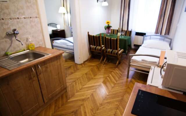 Happy Apartments for Friends