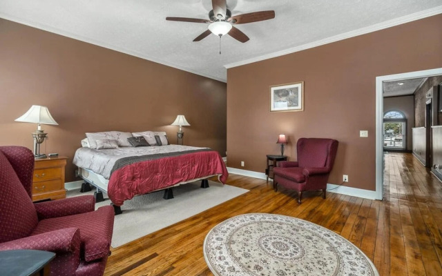 Luxurious Downtown Townhouse