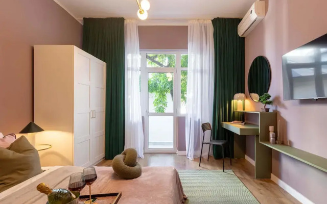 Serene 1BR Apartment in University Square