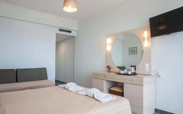 Alexandros Hotel 