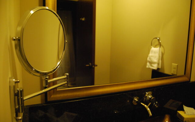 Scholar Morgantown, Tapestry Collection by Hilton