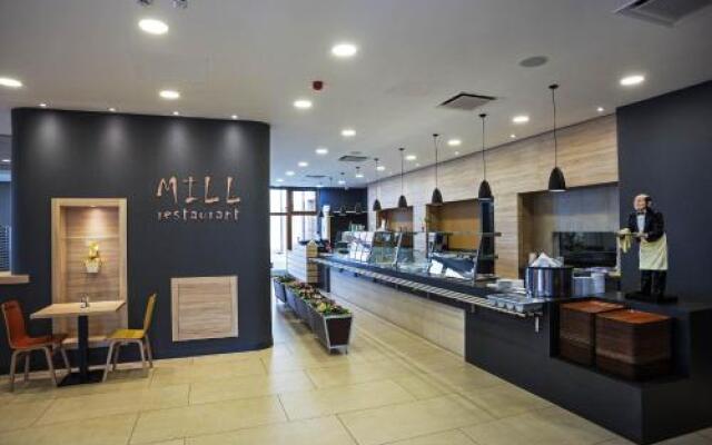 Family Hotel - macaristan otel, otel M5, hotel M5, autópálya hotel, Restaurant M5