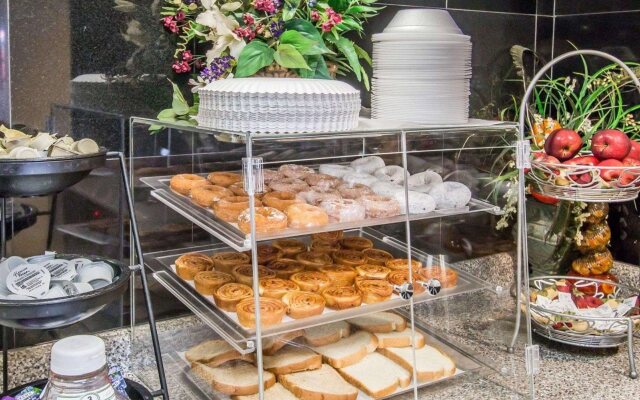 Econo Lodge Richmond Hill