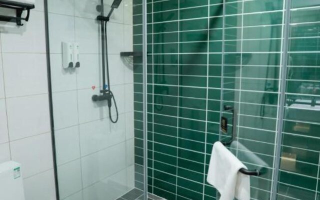 GreenTree Inn Express Shandong Qingdao Chengyang District Aodong Road