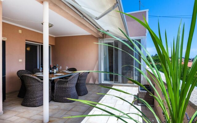 Amazing Apartment in Split With Wifi and 3 Bedrooms