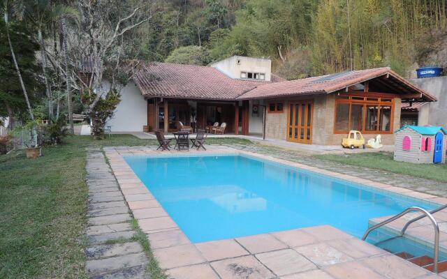 Casa com 7 suites em Correas - Petropolis