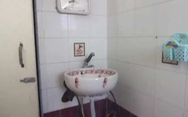 Hotel Anuradha Palace