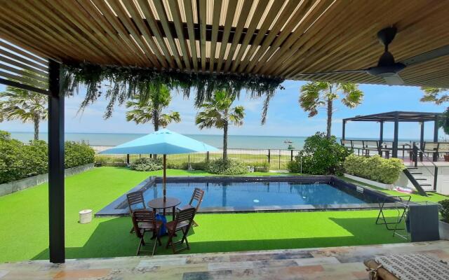 La Playa Beach Front Pool Villa Cha-am
