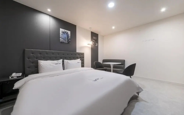 Ulsan Yeungnamalpeuseu MW