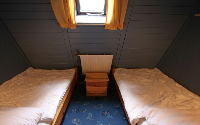 Wooden chalet with oven, in Oberharz near a lake